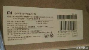 小米筆記本？看樣子面板是鋁模具